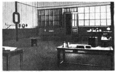 Рис. 59. Лаборатория П. и М. Кюри