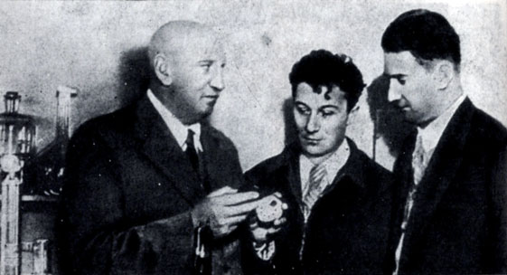 А. Ф.  Иоффе, А.  И. Алиханов и И. В. Курчатов, 1933 г.