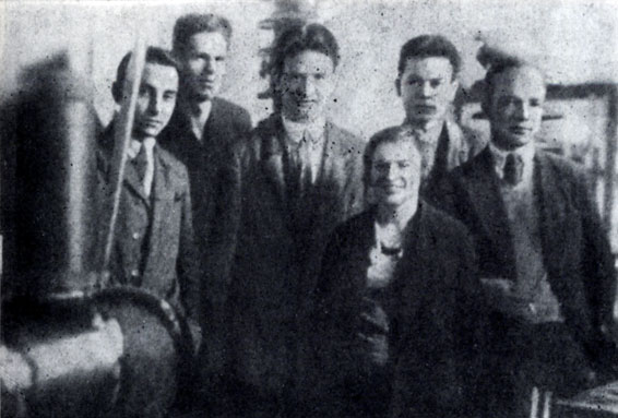 И. В. Курчатов с сотрудниками лаборатории ЛФТИ, 1936 г.