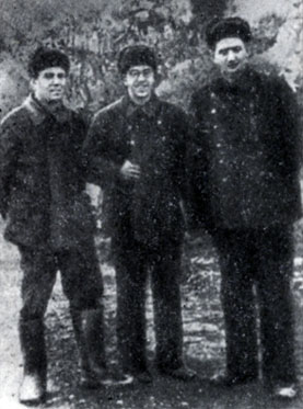 Севастополь, 1941 г. Справа налево: И. В. Курчатов, К). С. Лазуркин, А. Р. Регель
