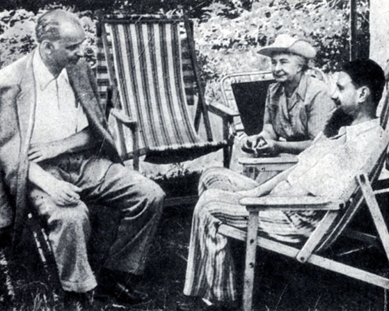 Академик АН Казахской ССР Л. М. Неменов посетил И. В. Курчатова во время его болезни, 1956 г.